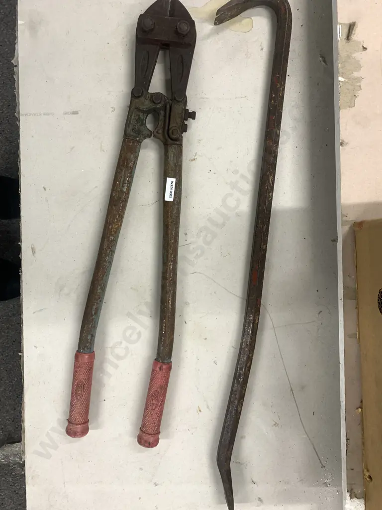 MCG 600mm Bolt Cutters &  A Crowbar Image 1++
