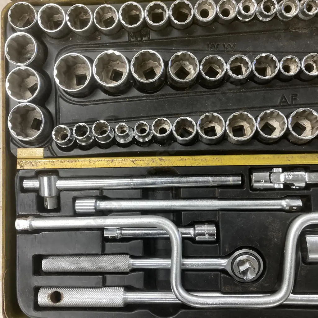Hero (Japan) 52Pce Socket Wrench Set In Steel Case Image 1++