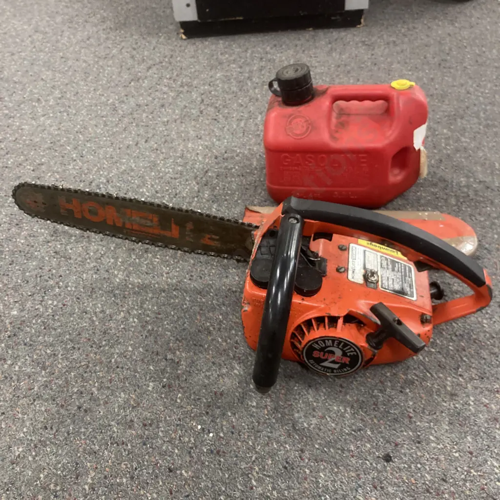 Homelite Super 2 Automatic Oiling Chainsaw & 3.9L Plastic Fuel Can Image 1++