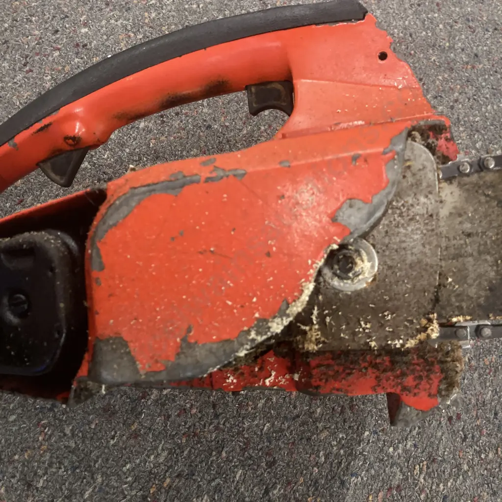 Homelite Super 2 Automatic Oiling Chainsaw & 3.9L Plastic Fuel Can Image 1++