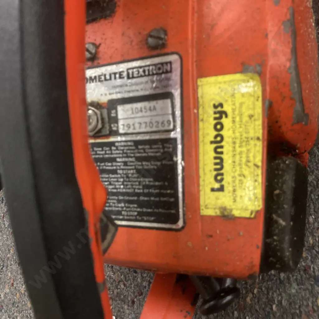 Homelite Super 2 Automatic Oiling Chainsaw & 3.9L Plastic Fuel Can Image 1++