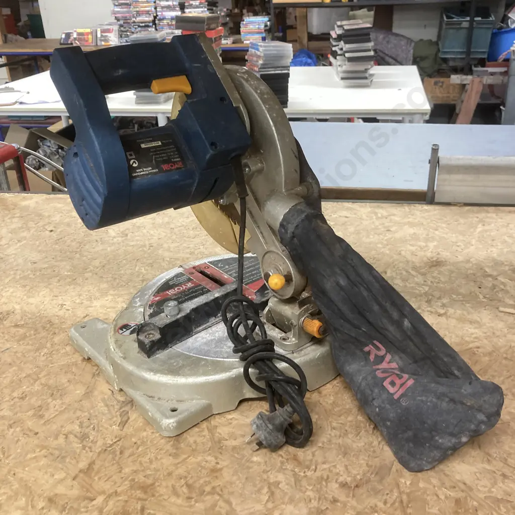 Ryobi 210mm Compound Mitre Saw, Model CMS812 Image 1++