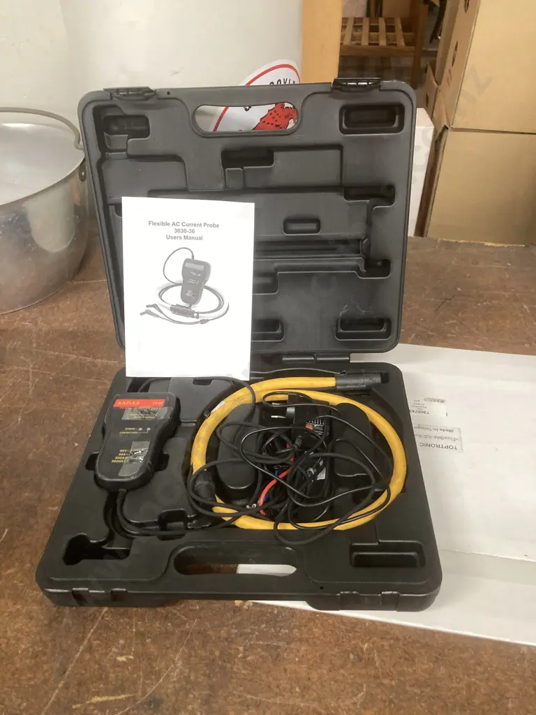 Flexible AC Current Probe 3030-36 In Black Case With Manual Image 1++