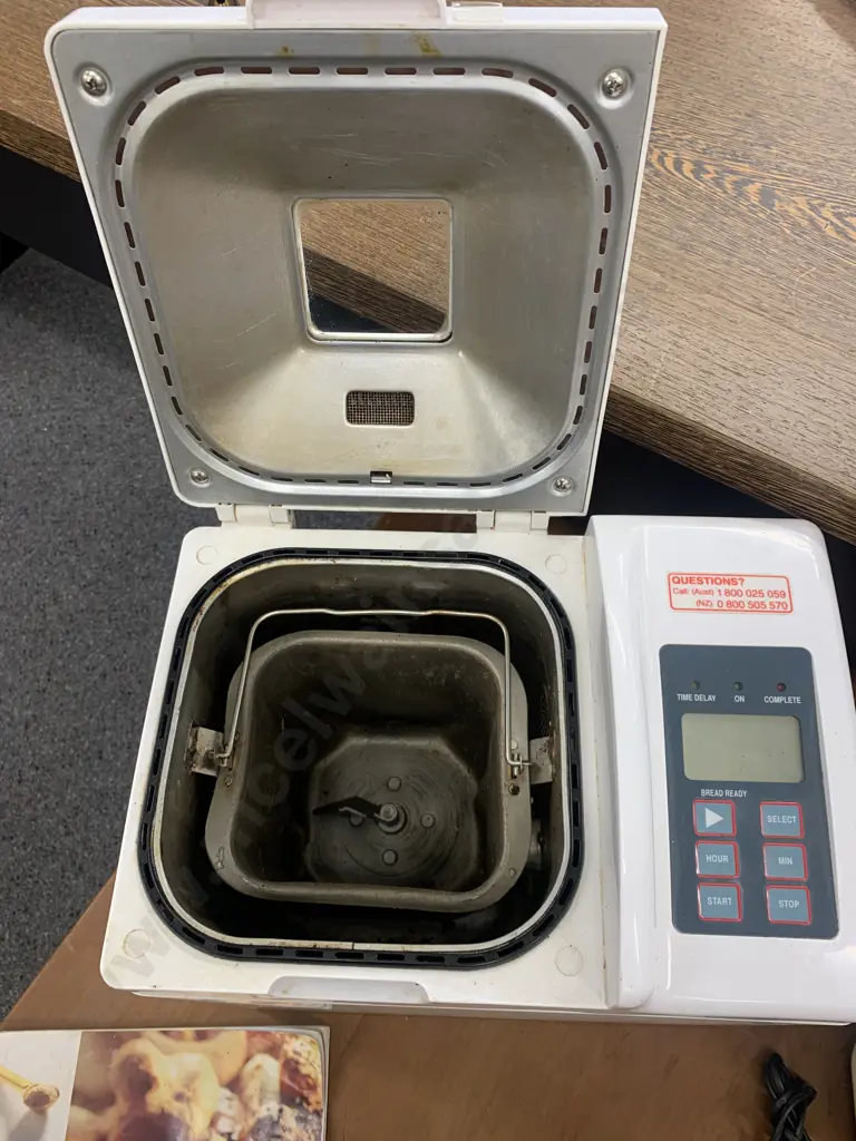Sunbeam Bakehouse Bread Maker, Toshiba Food Processor, Italian Laica Scale Image 1++