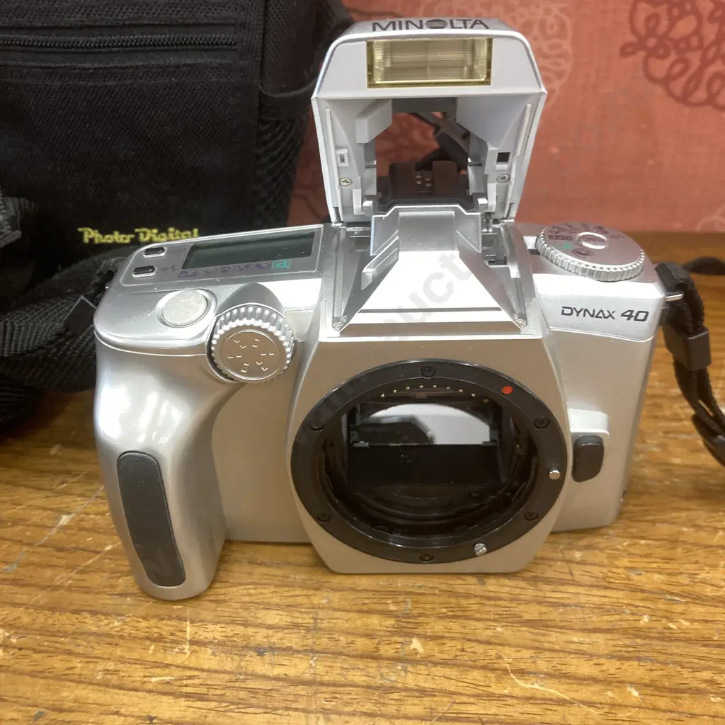Vintage Minolta Dynax 40 SLR Camera Body, Camera Case, Dick Smith Satellite Finder, Amazon Kindle & Nextbook (No Leads) Image 1++