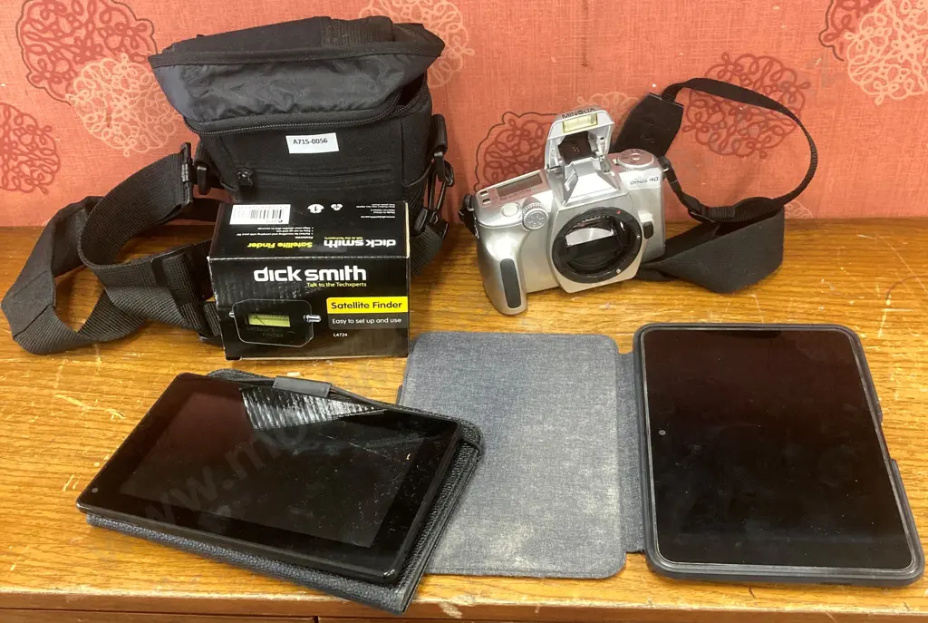 Vintage Minolta Dynax 40 SLR Camera Body, Camera Case, Dick Smith Satellite Finder, Amazon Kindle & Nextbook (No Leads) Image 1++