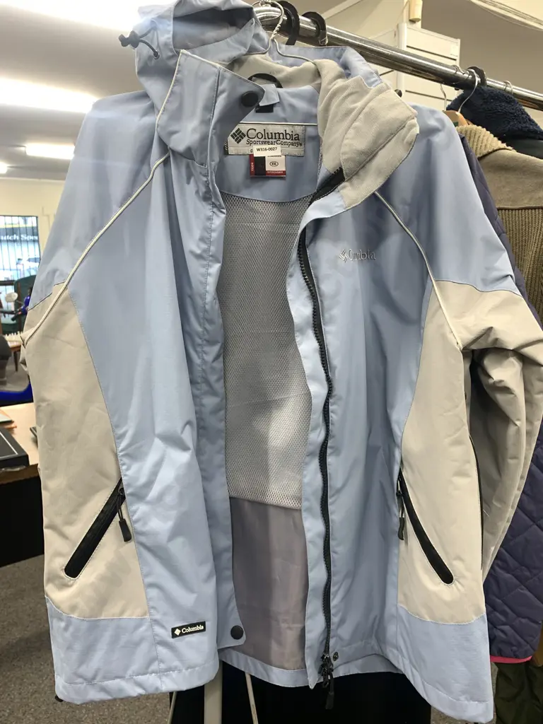 Columbia Sportswear Co Hooded Ladies Jacket, Size XXL Image 1++