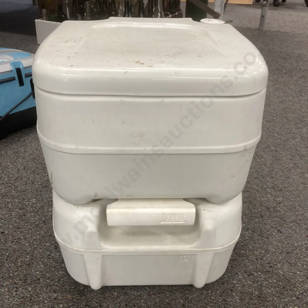 Fiamma Bi-Pot 39 Portable Toilet Image 1++