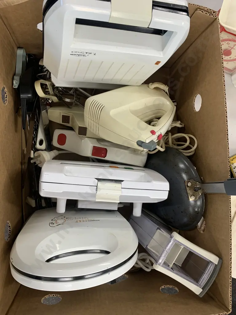 Box Lot Assortment of Kitchen Appliances, Beater. Electric Knives Etc Image 1++