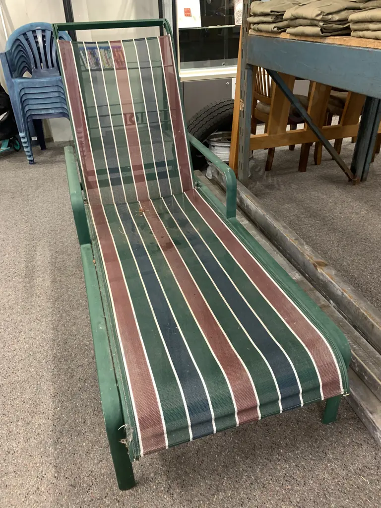 Green Aluminium Sun Lounger With Squab Image 1++