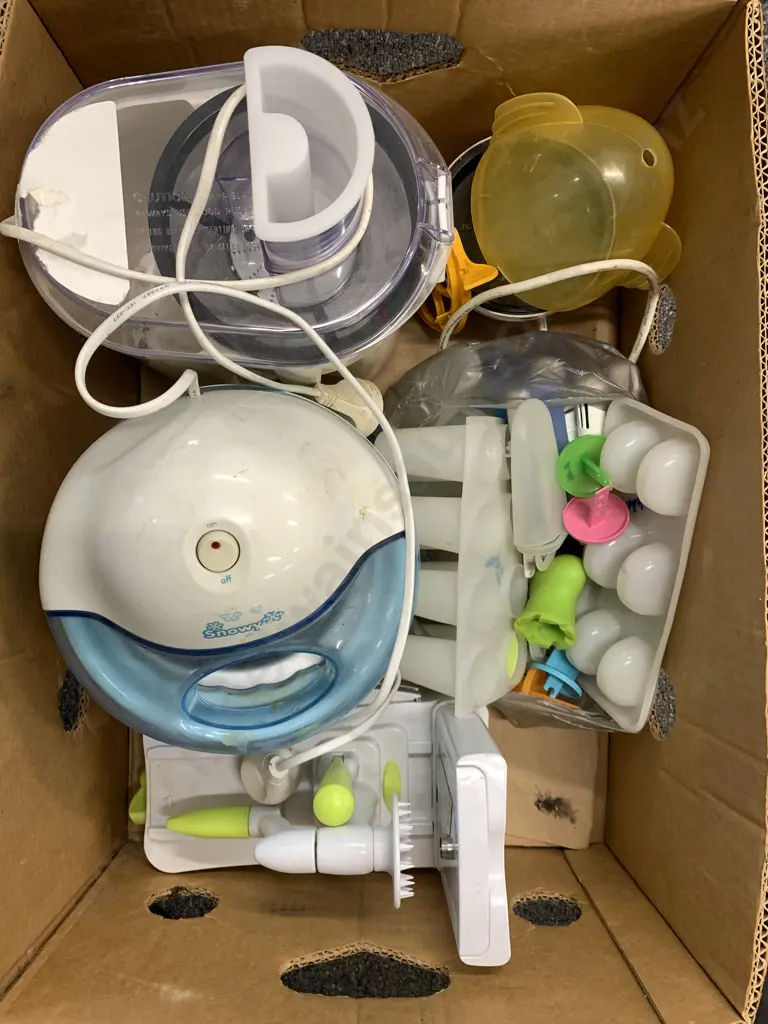 Box Lot of Kitchen Appliances & Ice Block Trays Image 1++