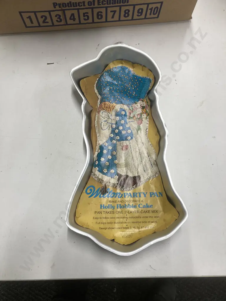 Unused Wilton Holly Hobbie Cake Party Pan & 6 Vintage Tins Image 1++
