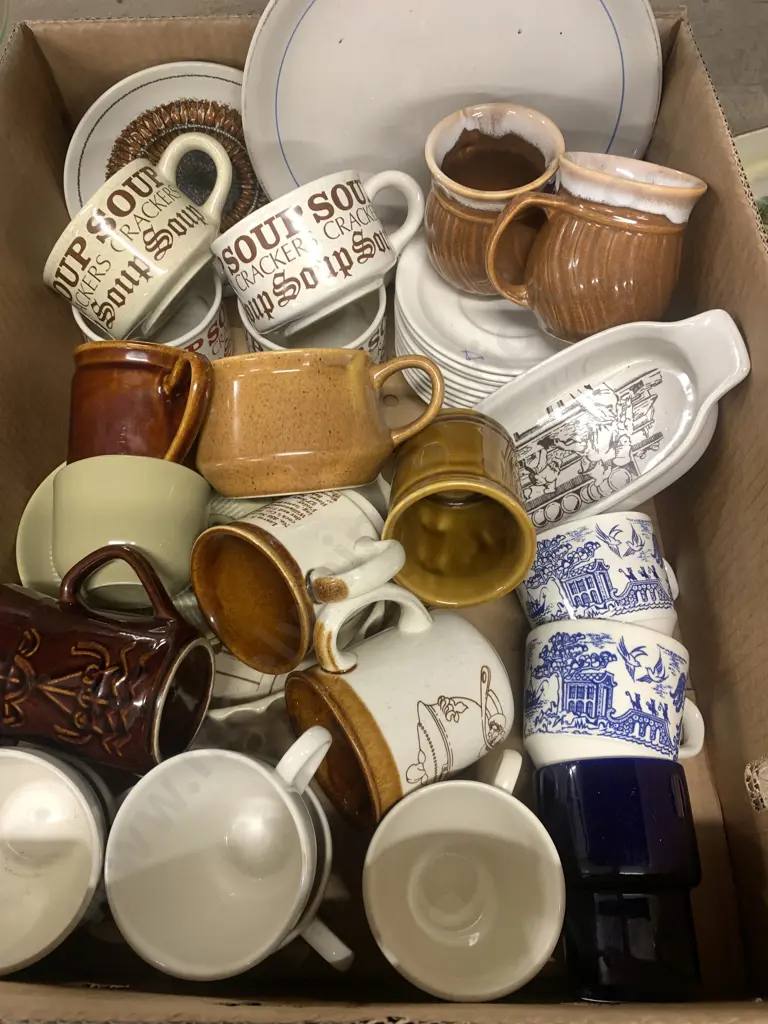 Box Lot of China Items Including Crown Lynn Etc Image 1++