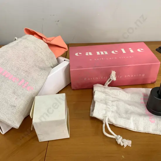 New Camelie Eco Razor KIt, Black Matte, With Stand, 100 Blade Pack, Glove Etc