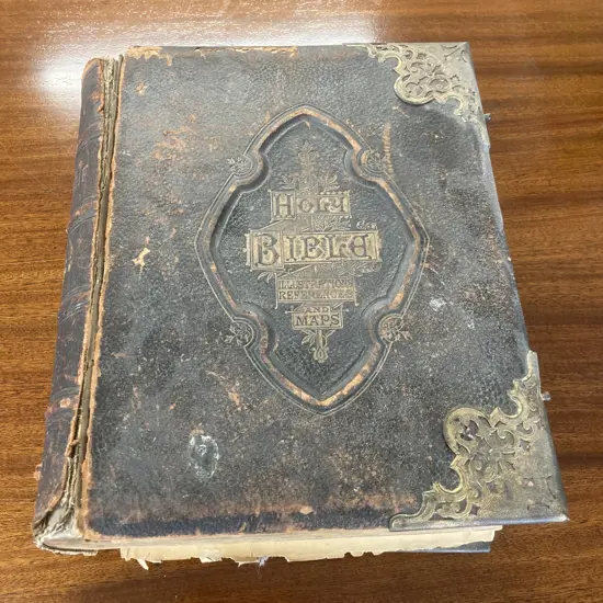 Antique Holy Bible Church Family Illustrated 1800s Gilt Clasps & Commentaries, In Vintage Condition