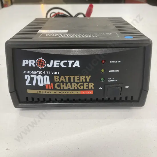 Projecta Automatic 6/12 Volt Charge 'N Maintain 2700mA Battery Charger
