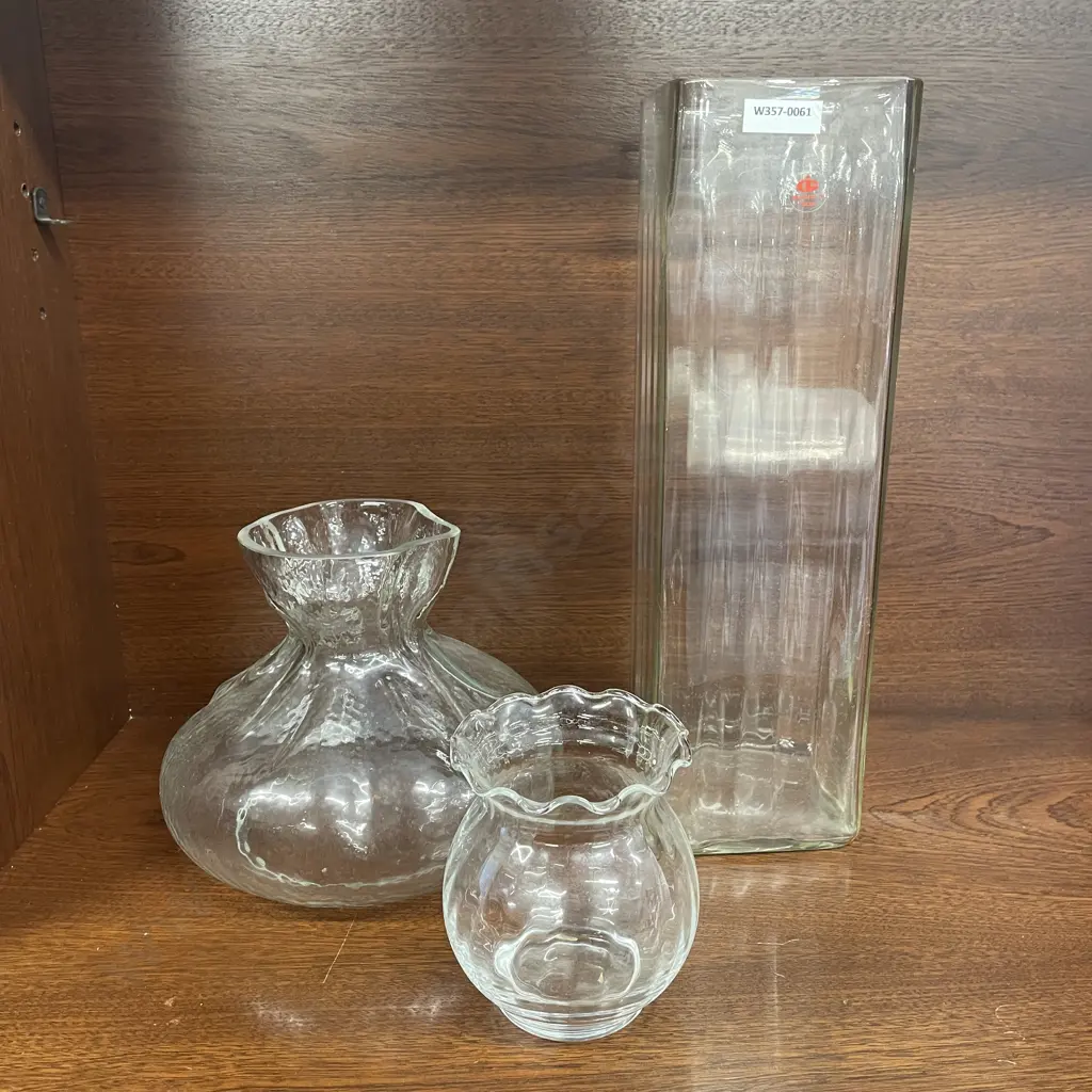 Assortment of Glass Vases x 3 Image 1++