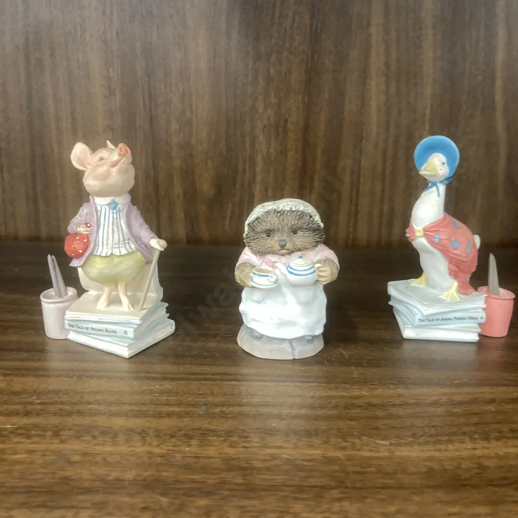 The World Of Beatrix Potter Pigling Bland, Mrs Tiggy-Winkle Pouring Tea & Jemima Puddle-Duck Figurines Image 1++