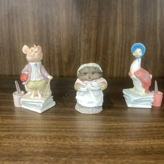 The World Of Beatrix Potter Pigling Bland, Mrs Tiggy-Winkle Pouring Tea & Jemima Puddle-Duck Figurines