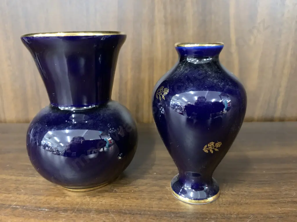 Assortment of Vintage Blue & Gold Limoge Items Lovers In Centre Vase H9.5cm & Floral Vase H10cm Image 1++