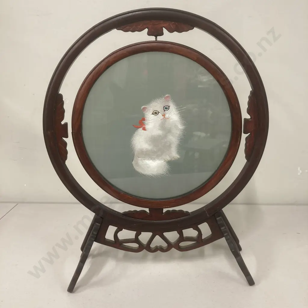 Silk Thread Framed Round Cat Picture With Stand Image 1++