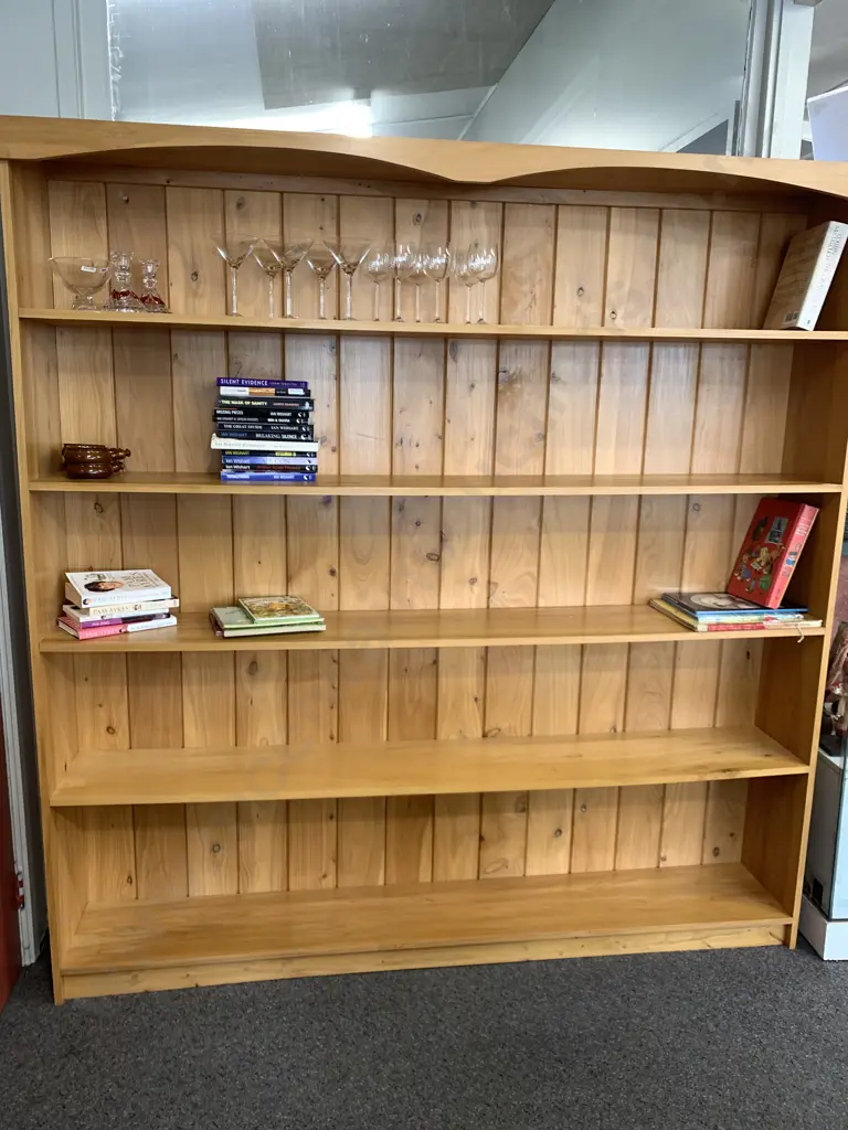 Rimu Bookcase, Tongue & Groove Back, 4 Fixed Shelves, H190.5 W184 D31cm Image 1++