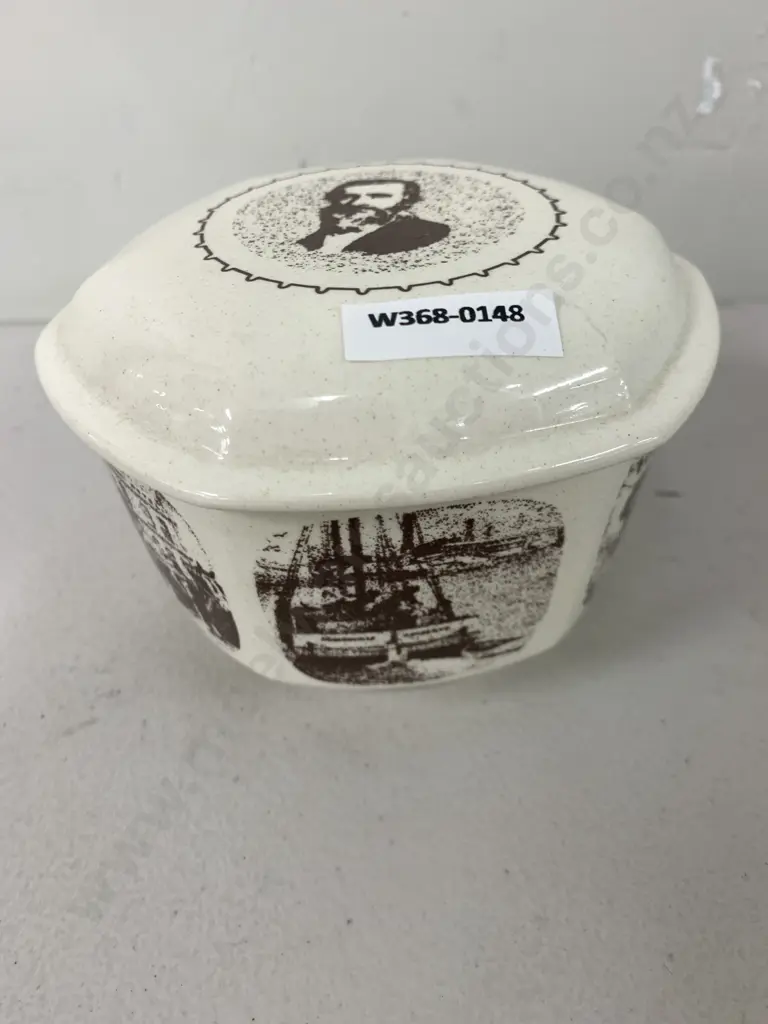 Crown Lynn 50 Ceramco 1929-1979 Lidded Dish Image 1++