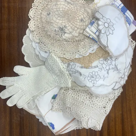Assortment of Vintage Linen, Doilies, Napkins & Gloves