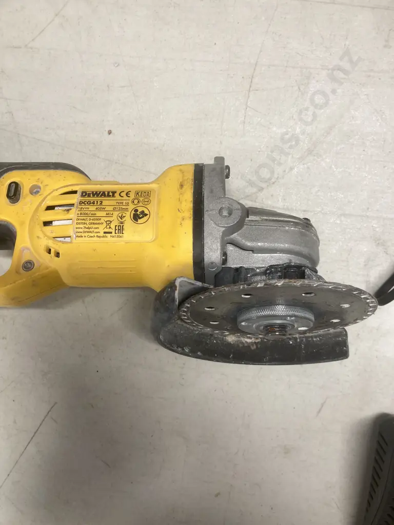 DeWalt DCG412 18V 125mm Angle Grinder Skin & DCB115-XE 10.8/14.4/18V Type 1 Charger Image 1++