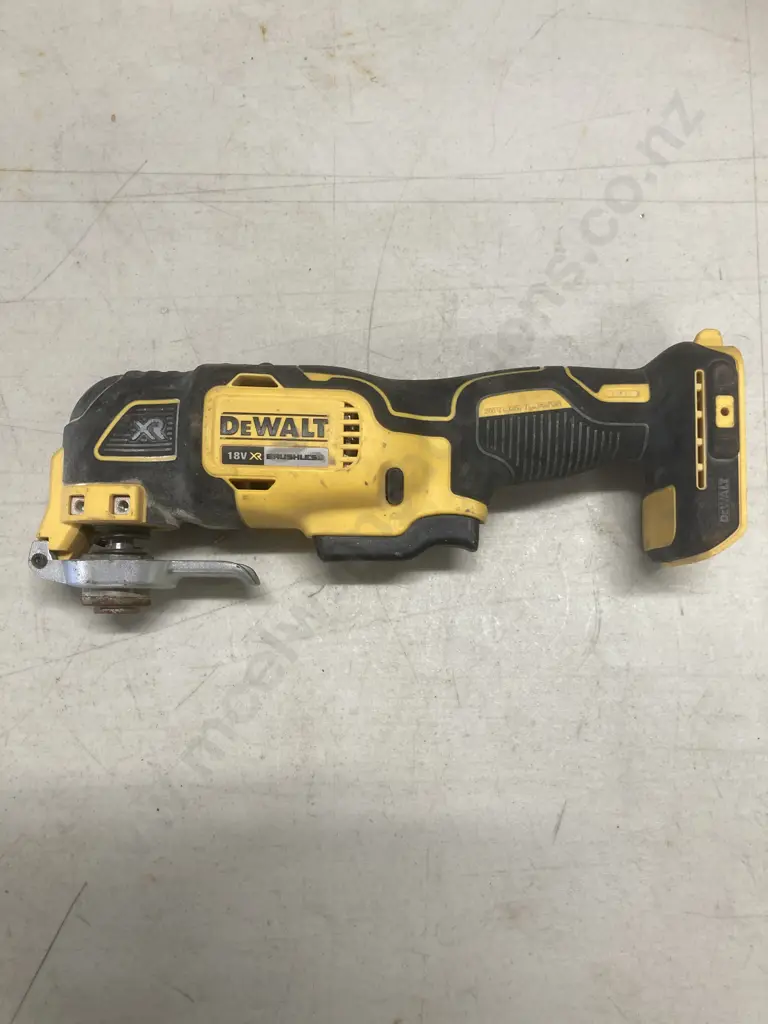 DeWalt DCS355-XE 18V Brushless Oscillating Multi-Tool Skin Image 1++