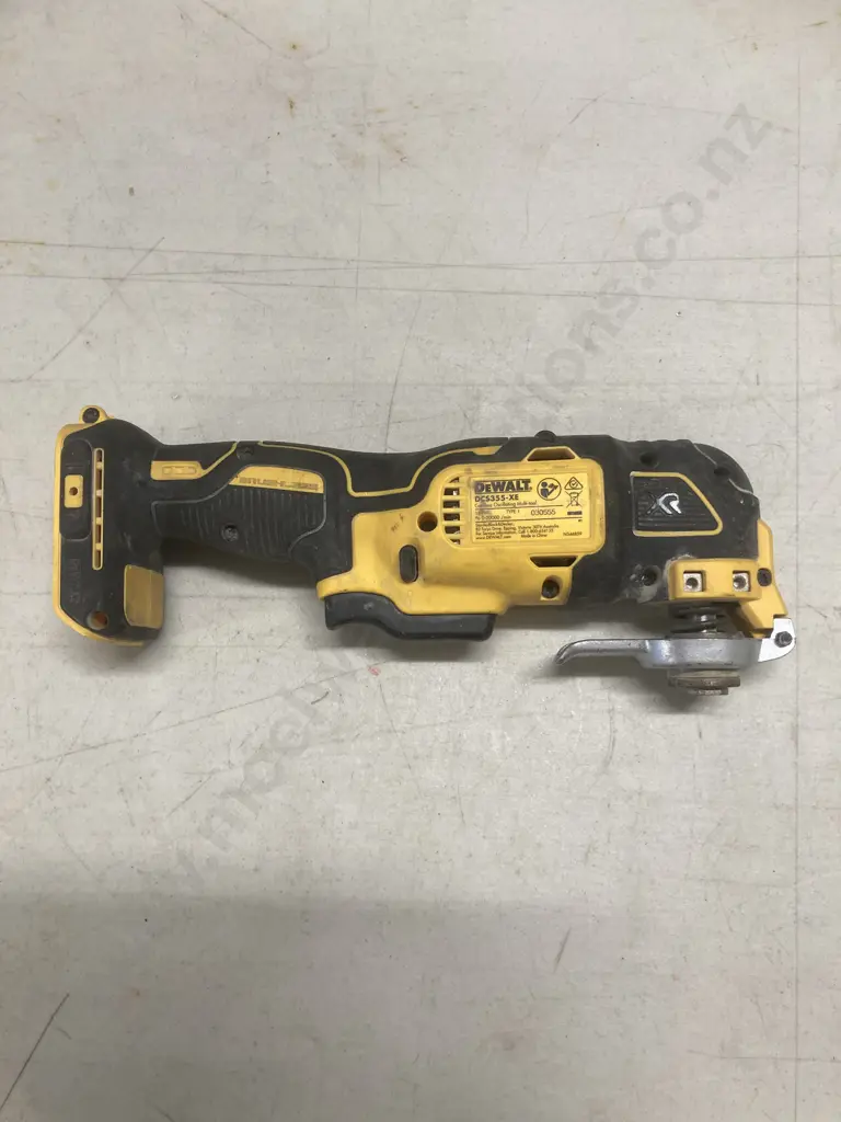 DeWalt DCS355-XE 18V Brushless Oscillating Multi-Tool Skin Image 1++