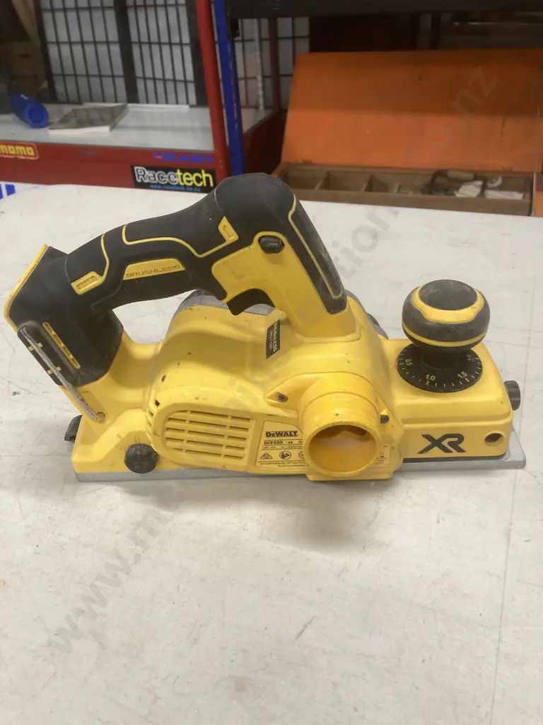 DeWalt DCP580-XE 18V Brushless Planer Skin Image 1++