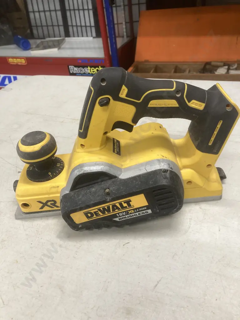 DeWalt DCP580-XE 18V Brushless Planer Skin Image 1++