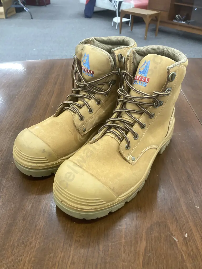 Pair of Steel Blue Safety Boots, Sz 9 1/2 Image 1++