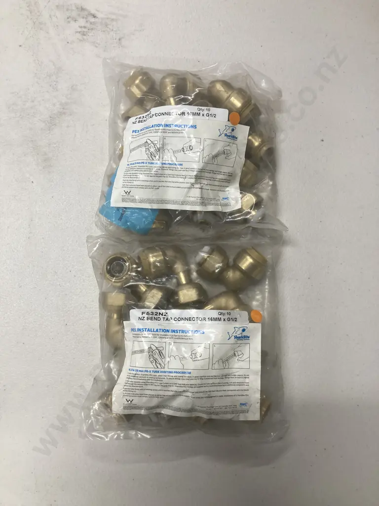 Lot of SharkBite F532NZ NZ Bend Tap Connector 16mm x G1/2, 2 Bags of 10 Image 1++