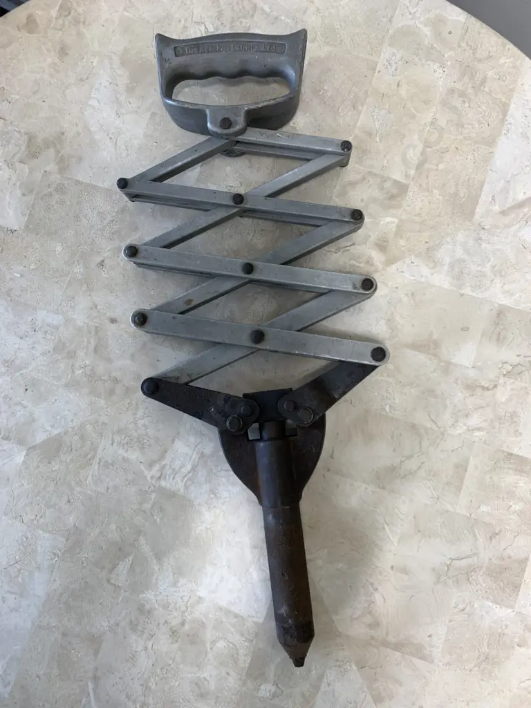 Vintage 'Tucker Fasteners Ltd'  Lazy Tong Riveters Image 1++