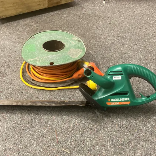 Black & Decker GT250 Electric Hedge Trimmer, Extension Lead & HPM RCD