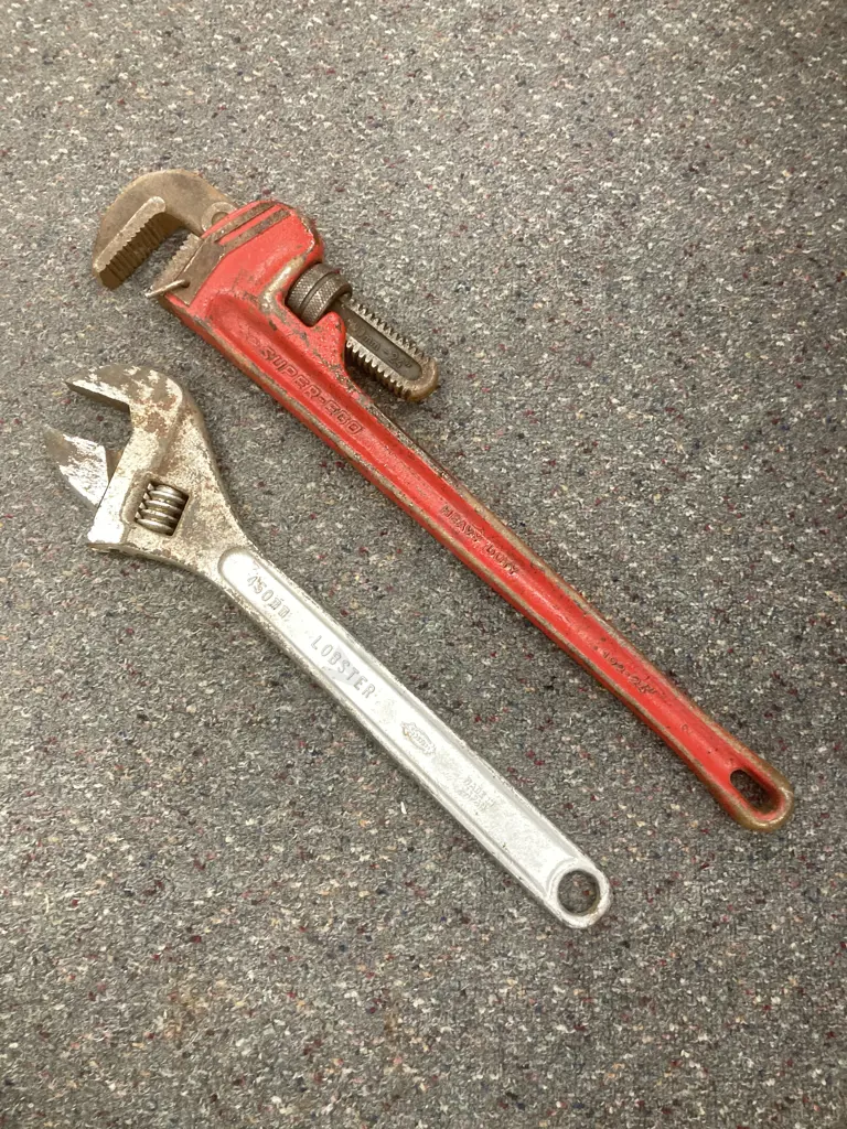 24" Super-Ego Heavy Duty Pipe Wrench & a 450mm Lobster Crescent Wrench Image 1++