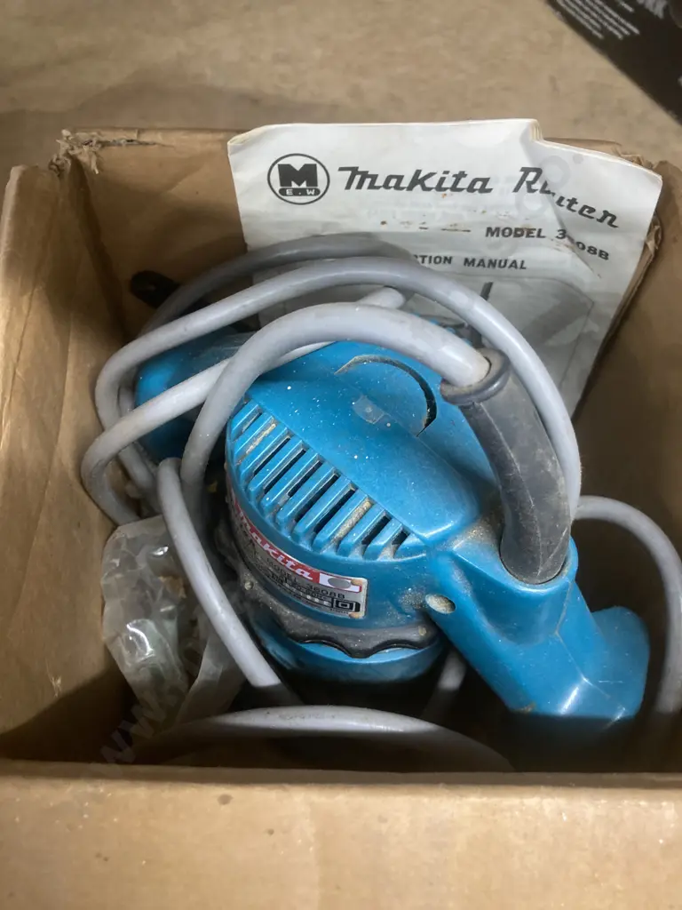 Makita Model 3608B Router With Manual Image 1++