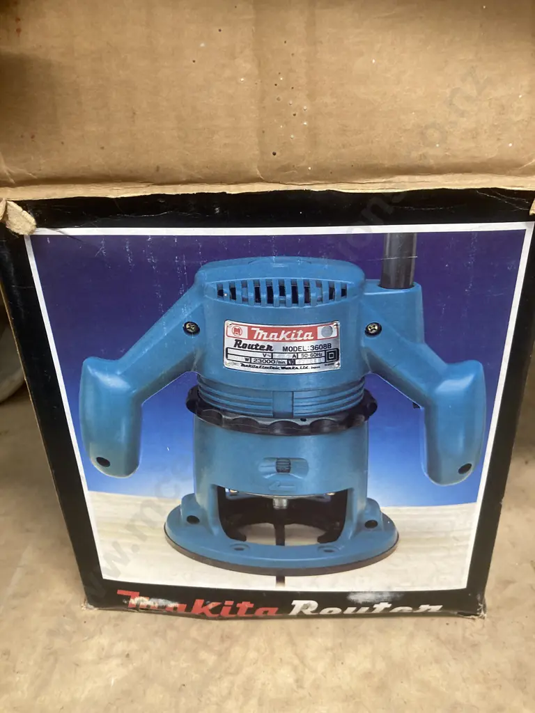 Makita Model 3608B Router With Manual Image 1++