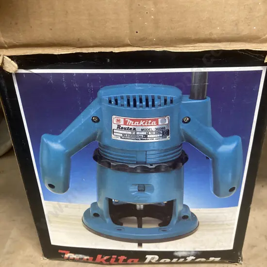 Makita Model 3608B Router With Manual