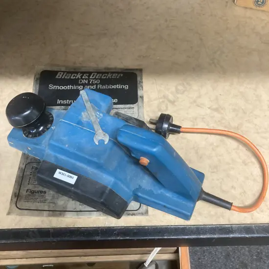 Black & Decker Electric Smoothing & Rabbeting Plane, Model DN750/D1