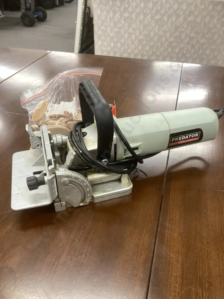 Predator PBJ900 Biscuit Jointer & Biscuits Image 1++
