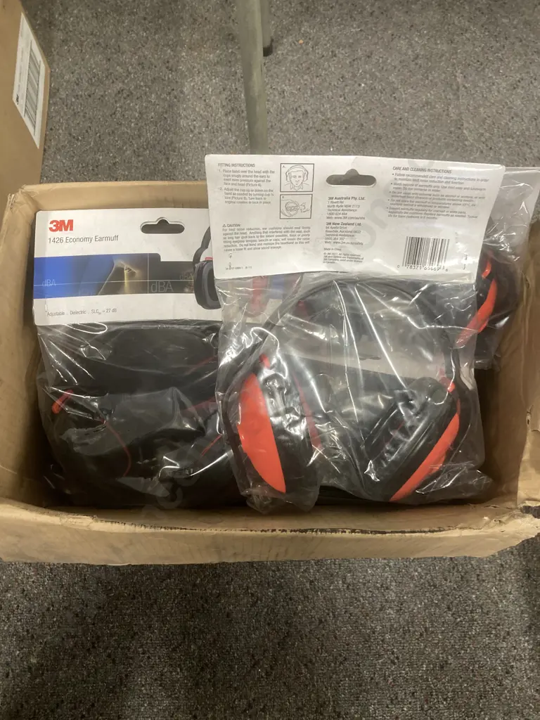 Box of 11 New 3M 1426 Economy Earmuffs Image 1++