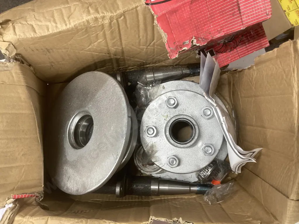 Box of Trojan Hub & Stub #135135 1500Kg Image 1++