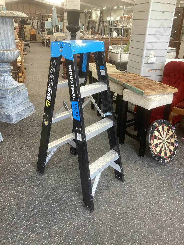 Step Ladder - Easy Access Co. Industrial 150Kg Image 1++