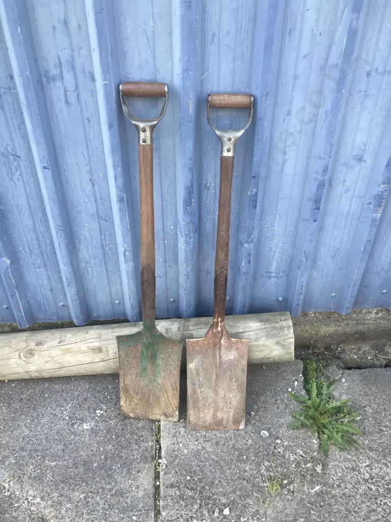 Pair of Garden Spades Image 1++