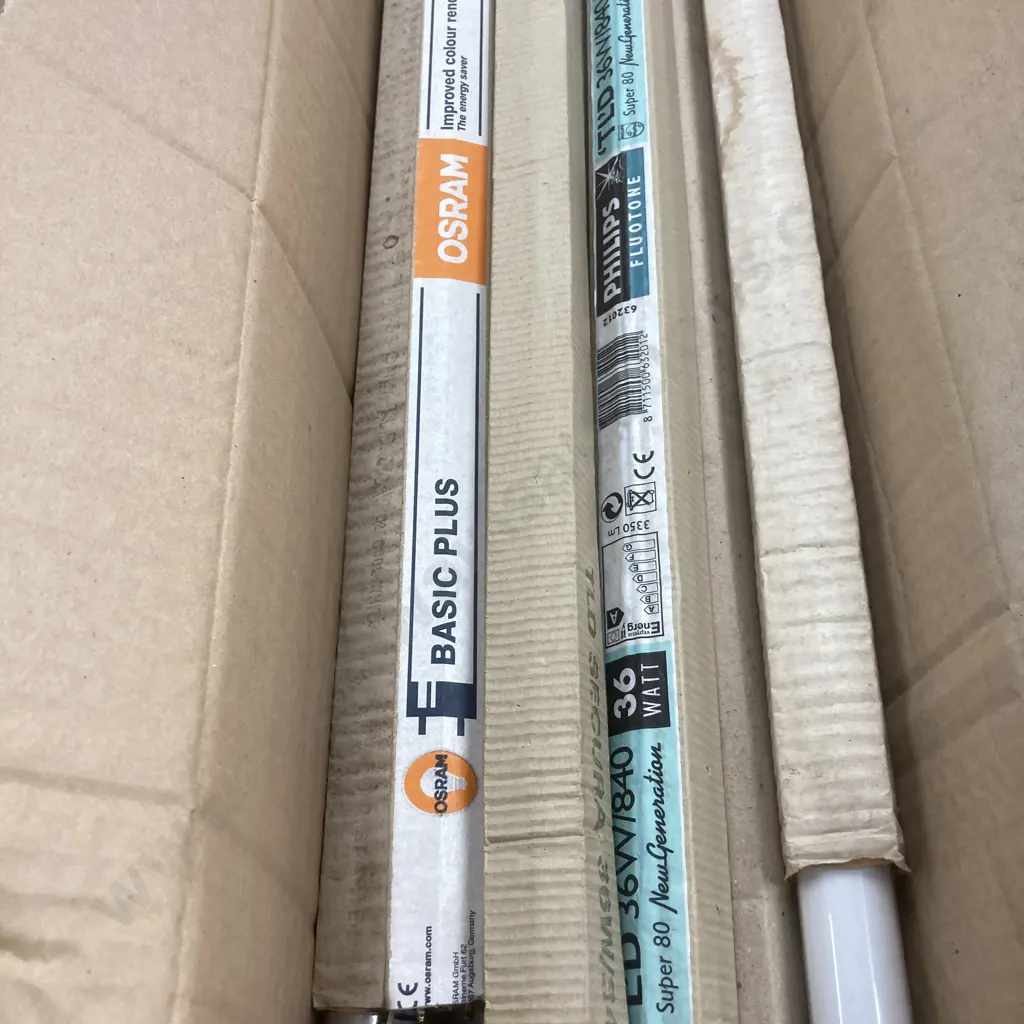 Box of Ten Assorted Flourescent Tubes, 1.2m Image 1++