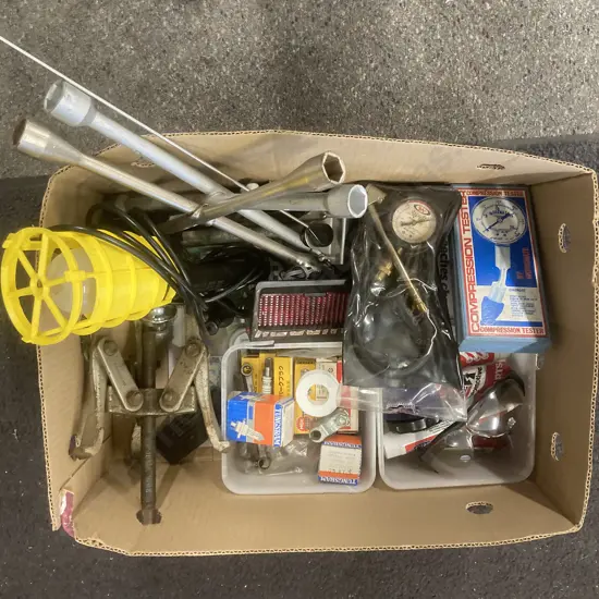 Box of Car Sundries, Compression Tester, Puller, Worklight Etc