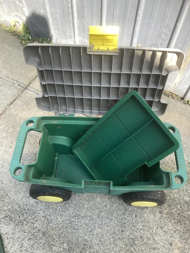 Garden Caddy & Padded Kneeler Image 1++